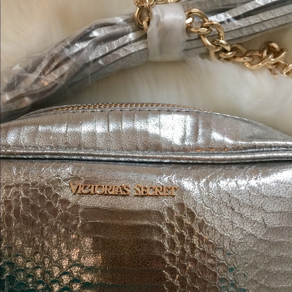 NWT Victoria Secret metallic bag with gold chain - Picture 2 of 7